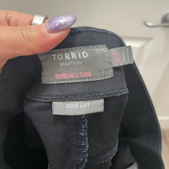 Torrid bombshell flare jeans - Picture 3 of 4